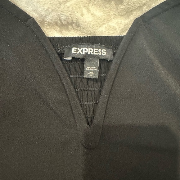 Express V wired neck jumpsuit wide leg smocked back black - Picture 7 of 8